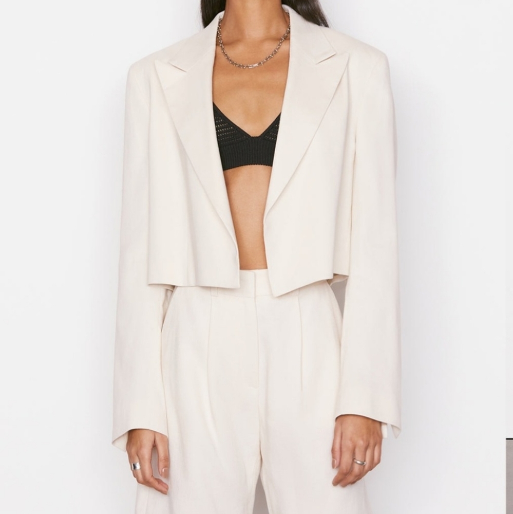 Frame Clean Cropped Blazer in Flax